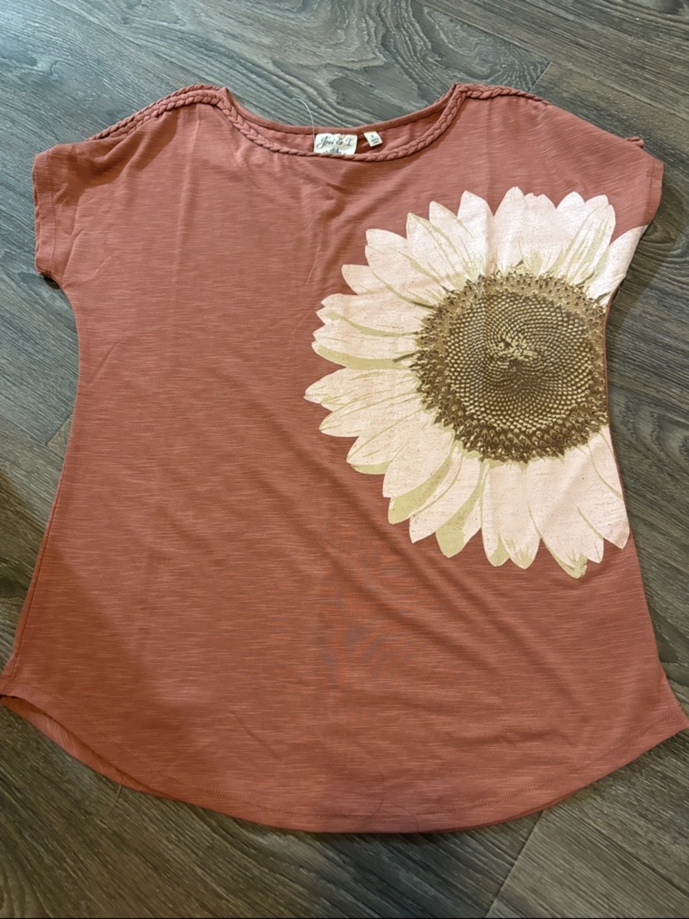 Joei and I Rust Pink Sunflower Graphic Short Sleeve Tee size m
